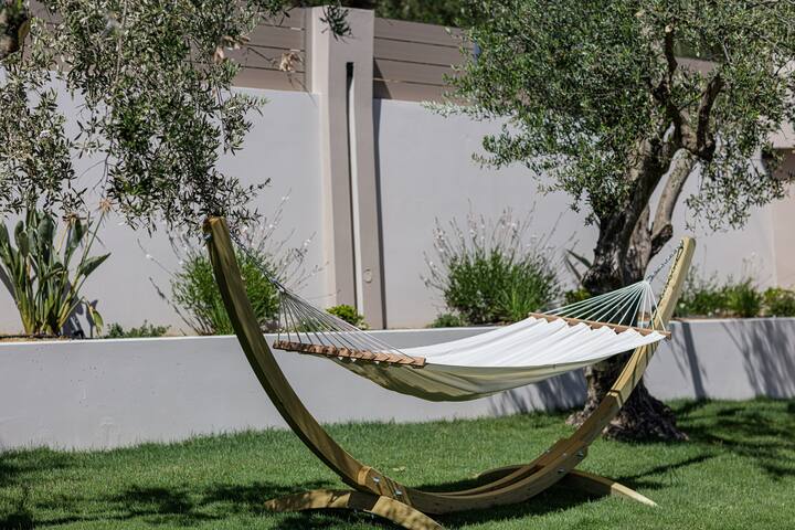 Koin Villa Sunrise, with Heated Pool & Whirlpool gallery image 3