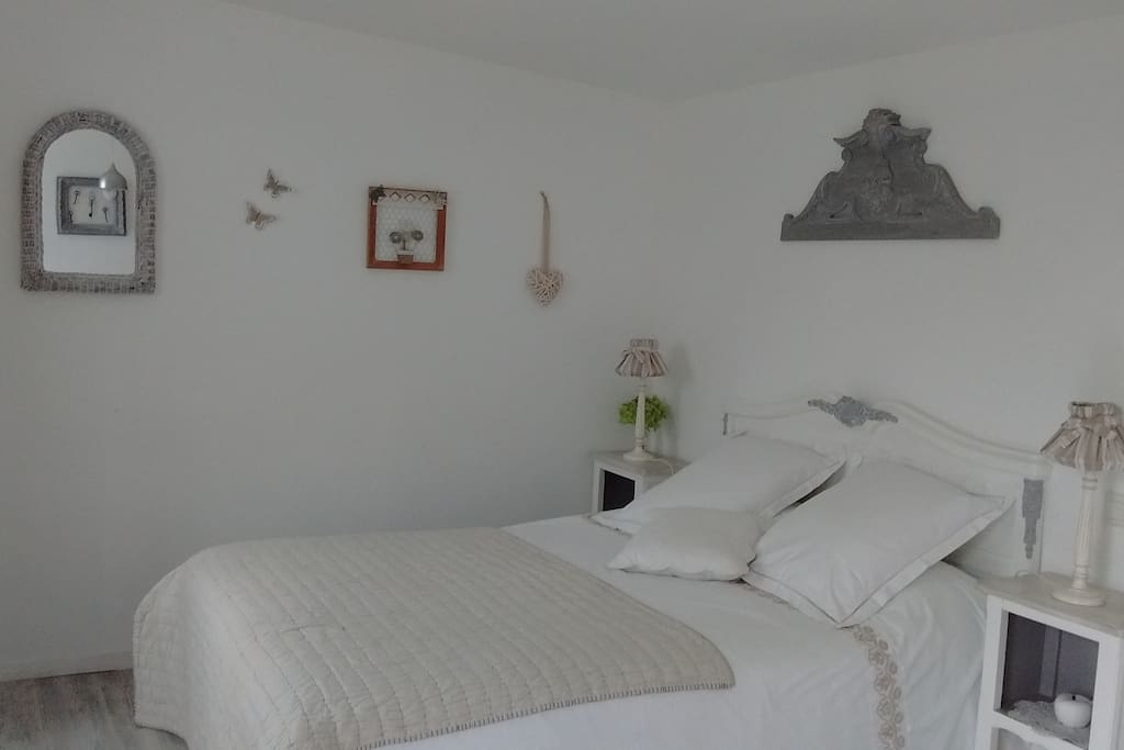Espace chambre, douceur et charme pour votre détente.
