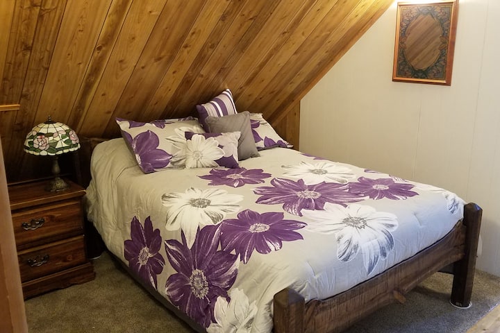 Зона втора спалня с двойно легло