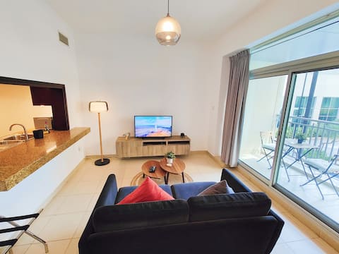 Popular Airbnb listing: Spacious and relaxing studio in Burj Views Towers in Dubai