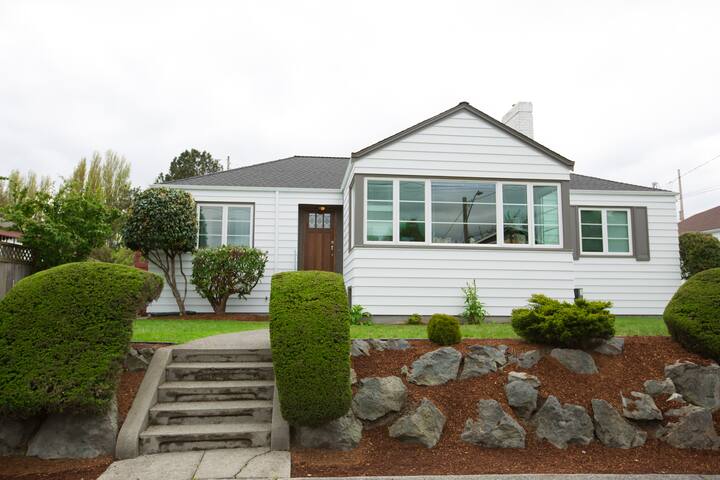 Retreat and Alki Beach gallery image 4