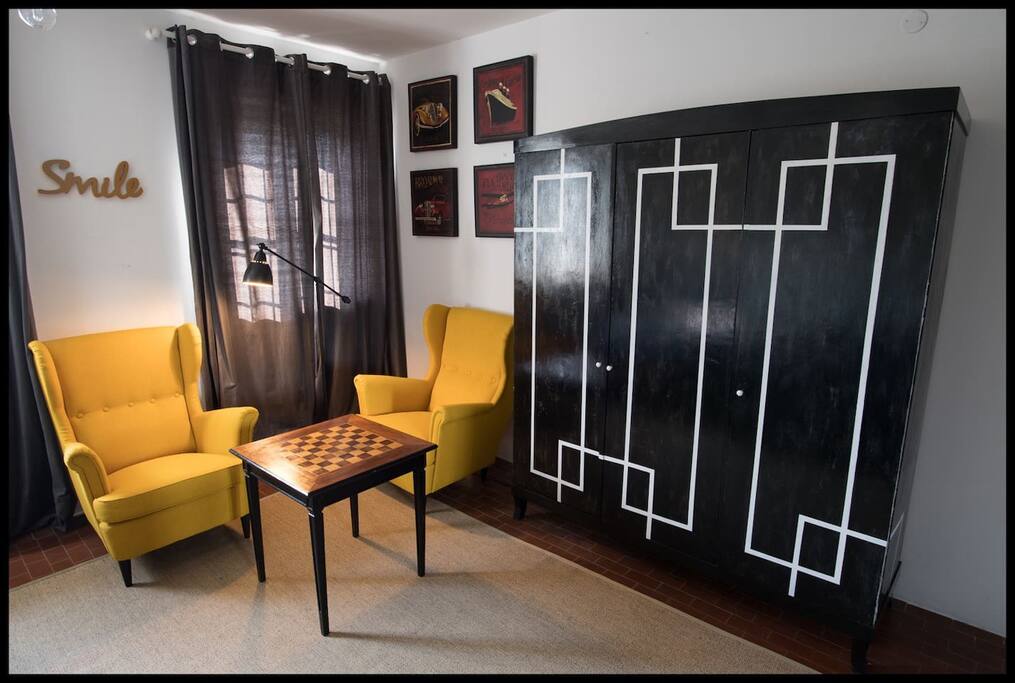 Room: Gomez