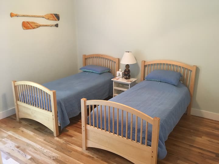 Bedroom 2 with two twin beds.