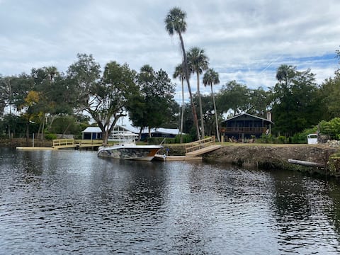 Old Florida Lodge Riverfront