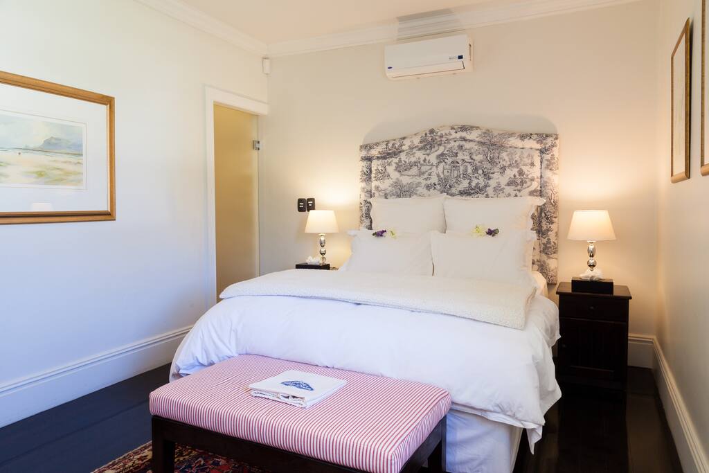 Huguenot Luxury Suite, Queen Room