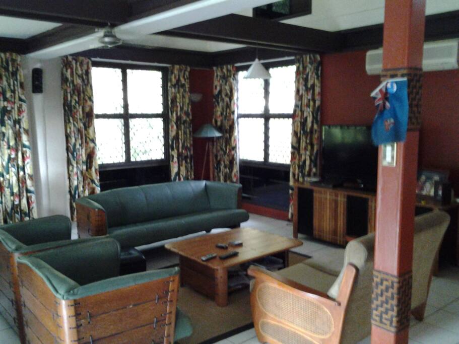 LOUNGE ROOM