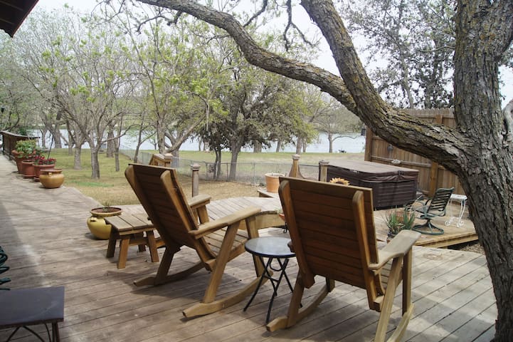 Guadalupe River Retreat