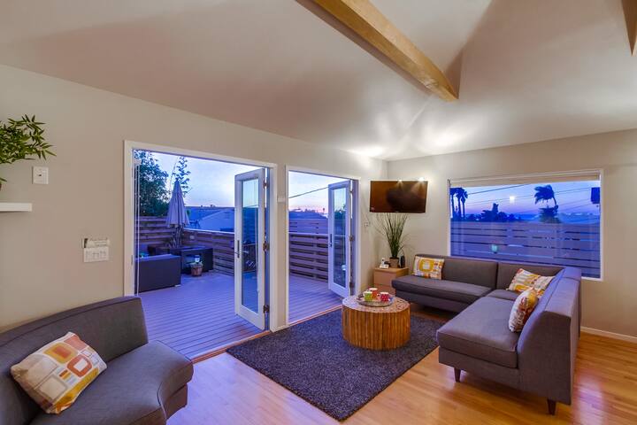 Hidden Beach Oasis, 2 Blks to Sand, A/C, Pets Ok! gallery image 4