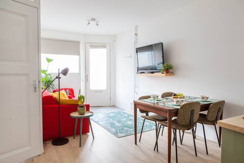 Successful Airbnb property: Shortstay apartment near the beach 62m2 in Visserijbuurt