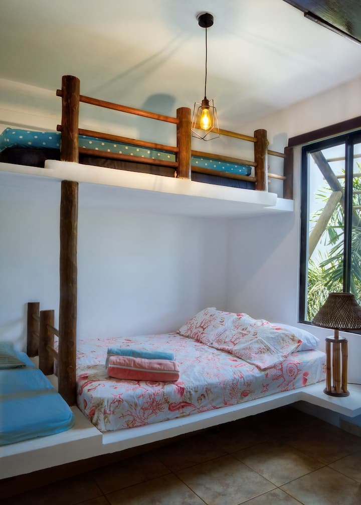 חדר 4, בקומה הראשונה של הווילה.