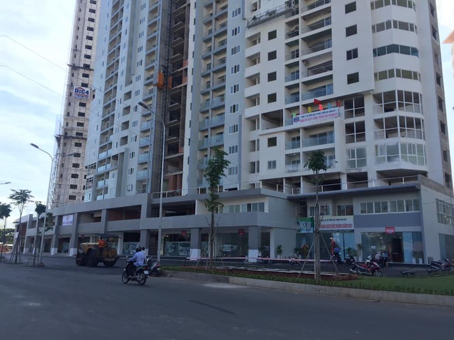 Front of the Phoniex Apartment