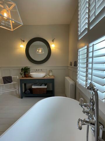 4 bed family house. Redland/Nr the Downs. gallery image 5