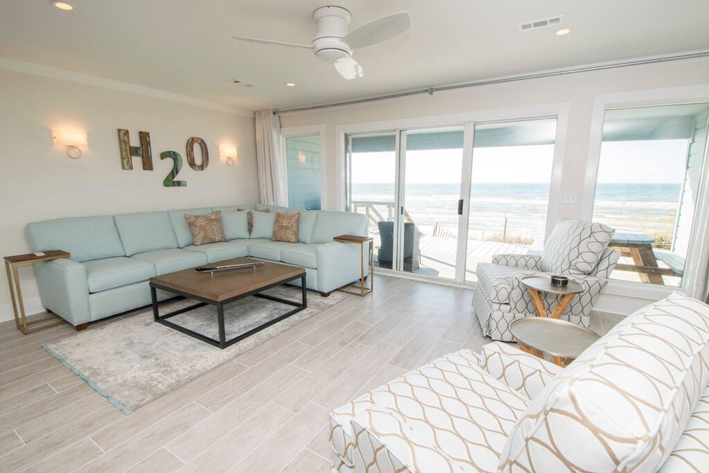 Couch, Furniture, Chair, Indoors, Room