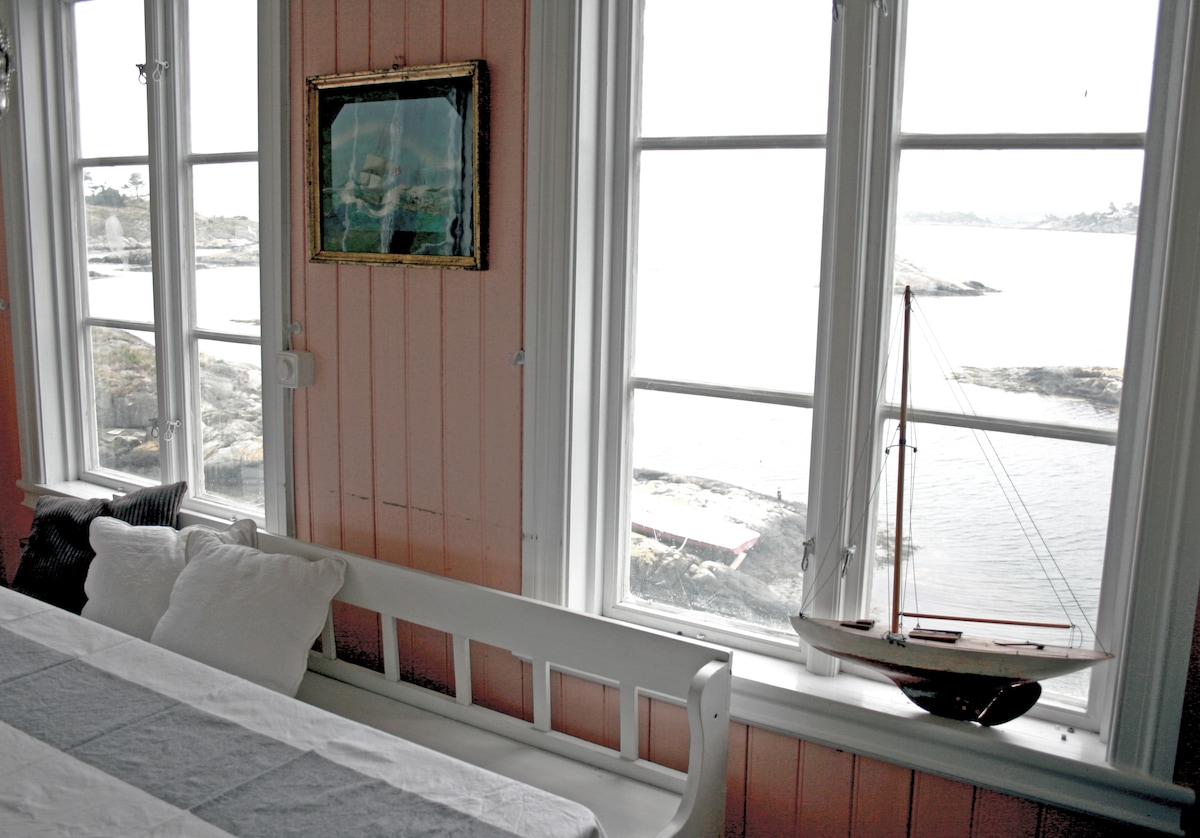 Jedáleň s výhľadom na more