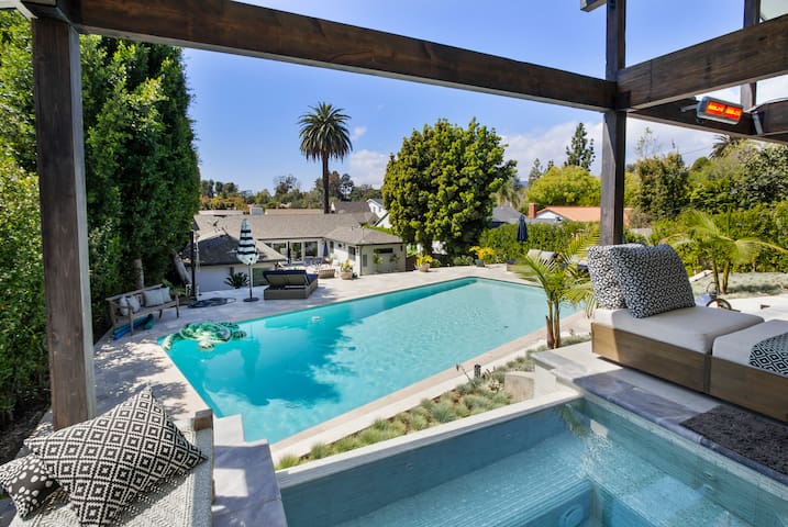 Increadible Villa with pool indoor outdoor living