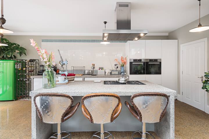 4-bedroom Victorian terraced house in Queens Park gallery image 4