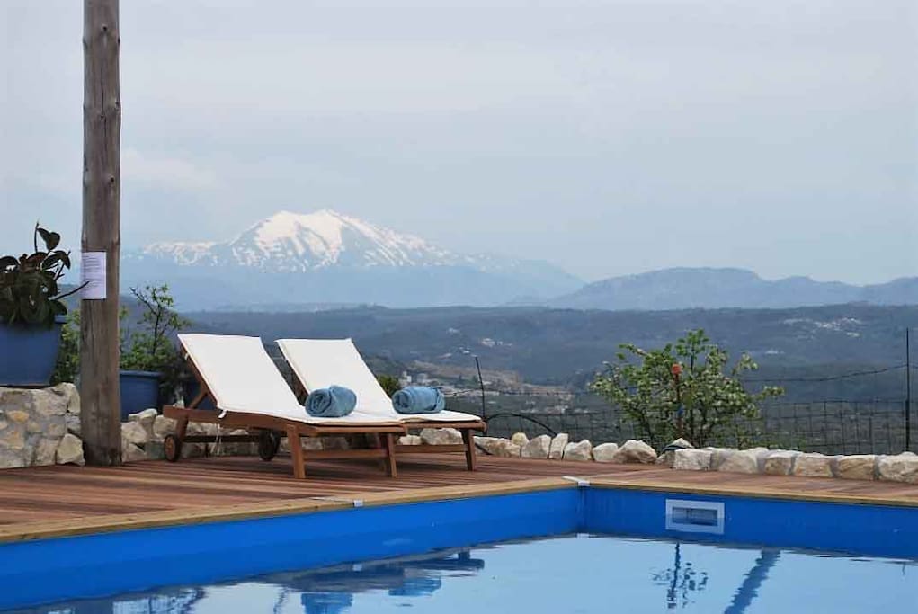 Beautiful swimmingpool with exceptional view.