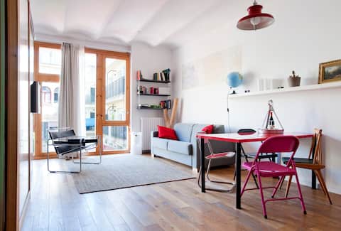 Popular Airbnb listing: QUIET&CENTRAL APT. IN POBLE SEC in Barcelona