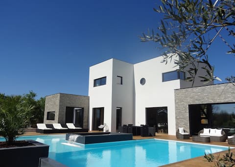 Luxurious Villa with Large Pool in Cahors