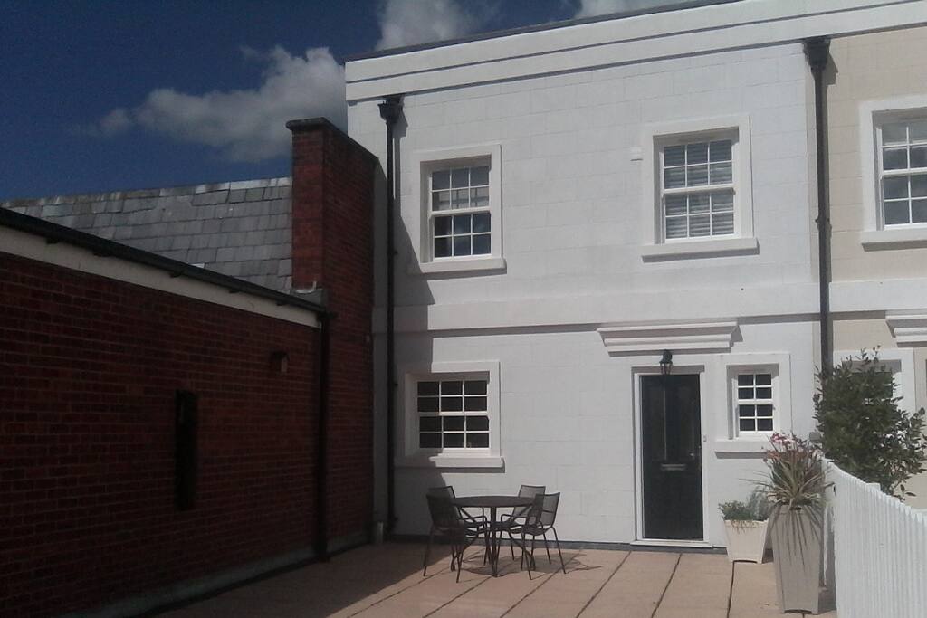 Entrance to the town house.