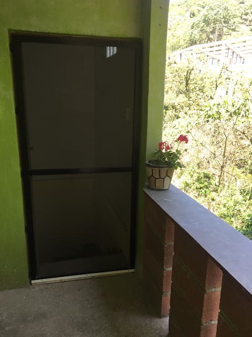 La entrada de la habitación