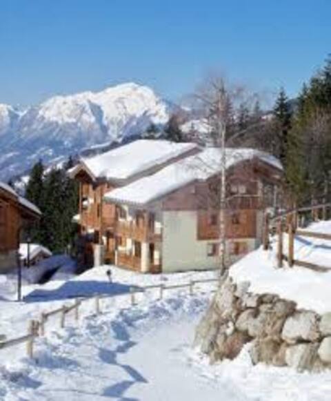 In luxury residence, 3 bedroom apartment.