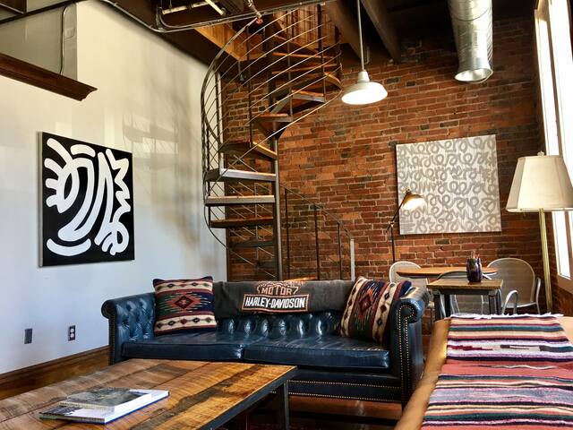 Armstrong Corset Lofts- 303-Downtown Arts District gallery image 2