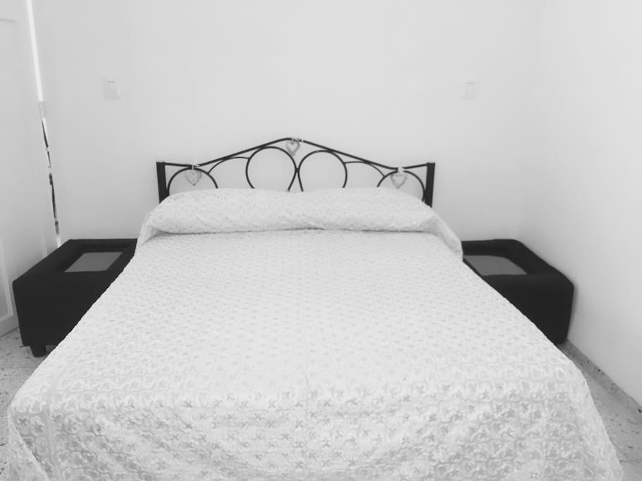 Cama matrimonial .
