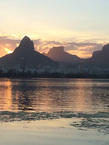 Lake view, confortable, w/ service gallery image 2