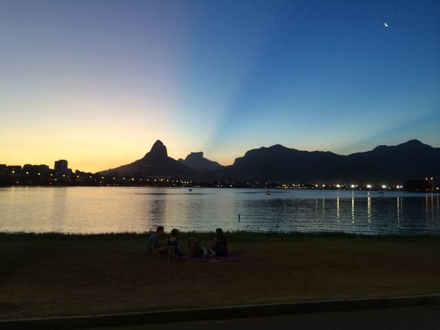 Lake view, confortable, w/ service gallery image 5