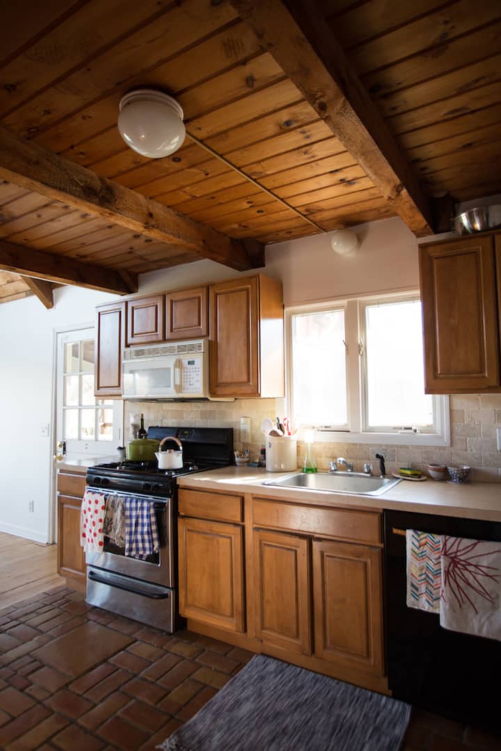 Cozy Modern Hudson Valley Escape Houses for Rent in High Falls, New