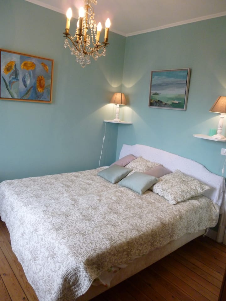 Chumba cha kulala mara mbili, ghorofa ya 1 upande wa barabara