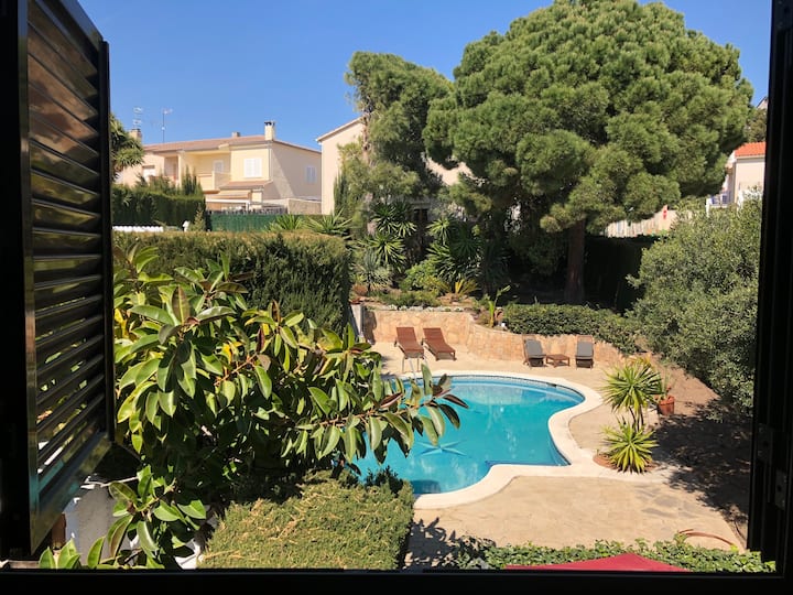 Paradise House Costa Dorada (Private Pool/garden). - Cunit