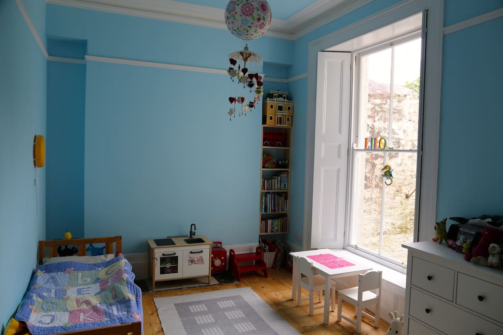 Kids room
Sleeps 2
We can suply an adult size double bed for this room on request