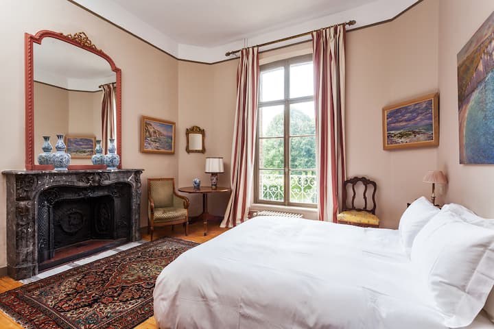 Jaspe's bedroom