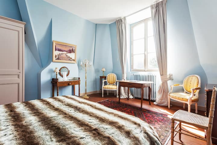 Turquoise room