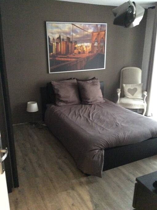 chambre principale avec balcon