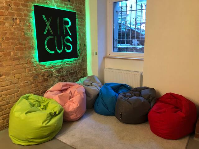 *NEU* Stylish Design-Flat, 8 Room, 4 Bath, central gallery image 4