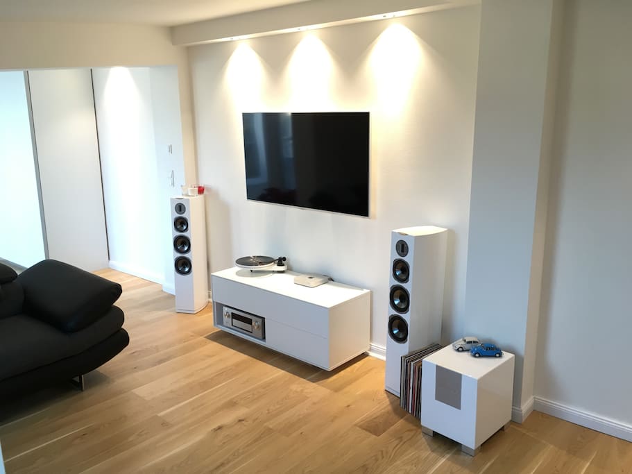Living Room, TV