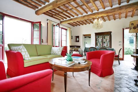 Popular Airbnb listing: Artist Haven in Lucca in Lucca