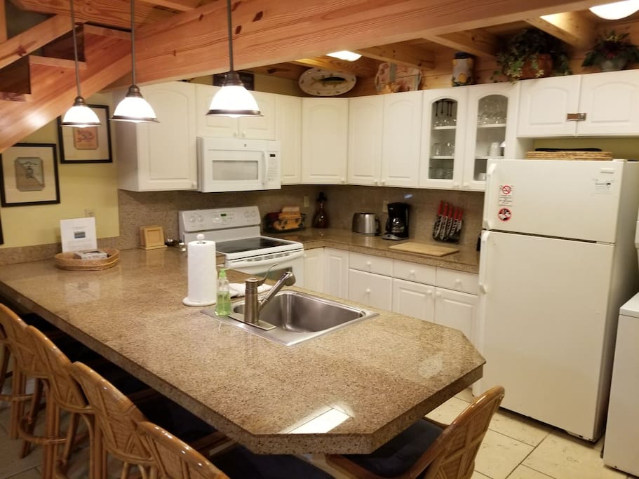 Kitchen/Dining Area