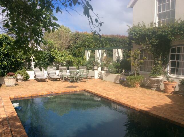 Gracious home with beautiful garden patio and pool gallery image 5