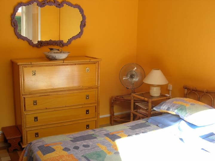 غرفة مشمسة كاملة