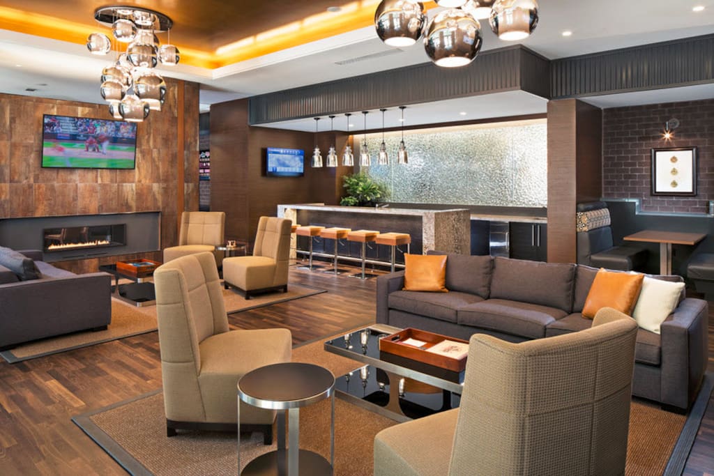 Common area lounge
