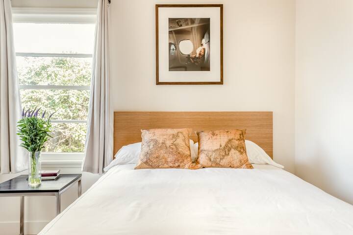 Quintessential Venice Beach Bungalow with Beautiful Yard gallery image 5