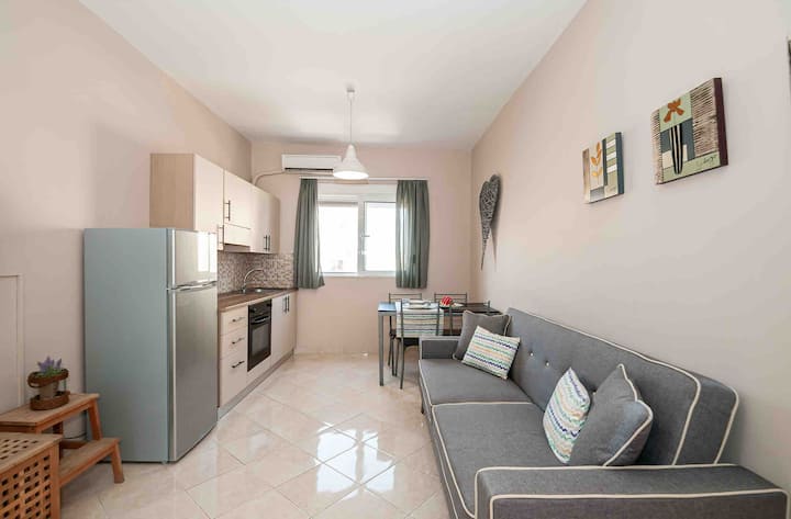 New Town Apartment 8 - 羅德島