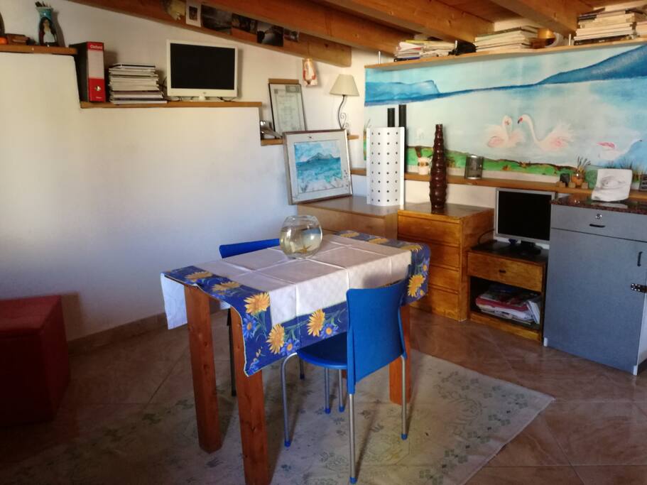 locale unico con divano letto matrimoniale