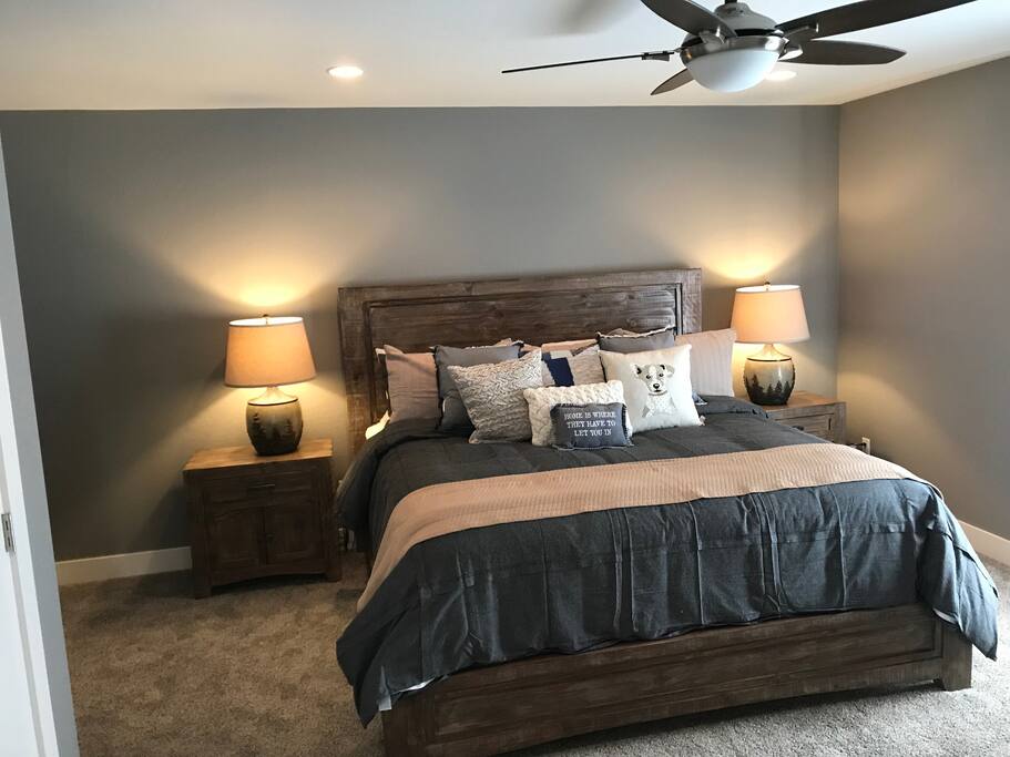 "King Bed" - bedroom