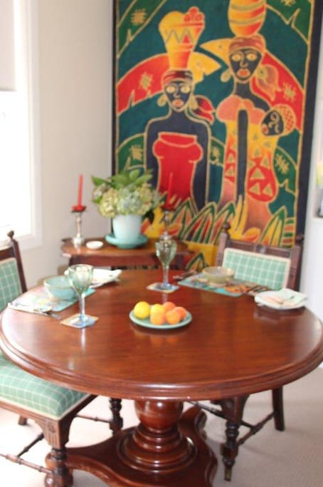 Have your continental breakfast in this room after a good nights sleep.