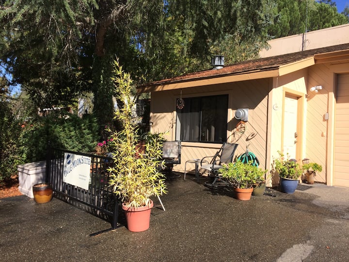 Tranquil Wine Country Suite Guesthouses for Rent in Sebastopol